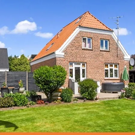 Villa I Herning, 200 Meter Fra Gagaden