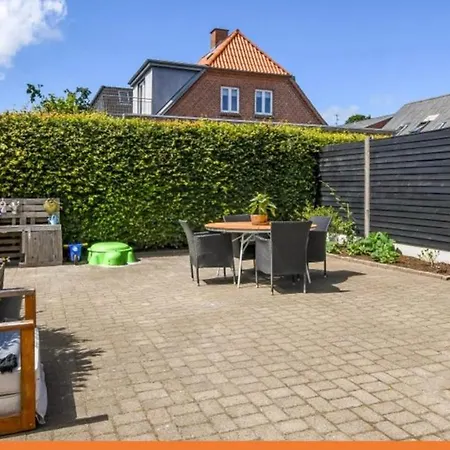 I Herning, 200 Meter Fra Gågaden