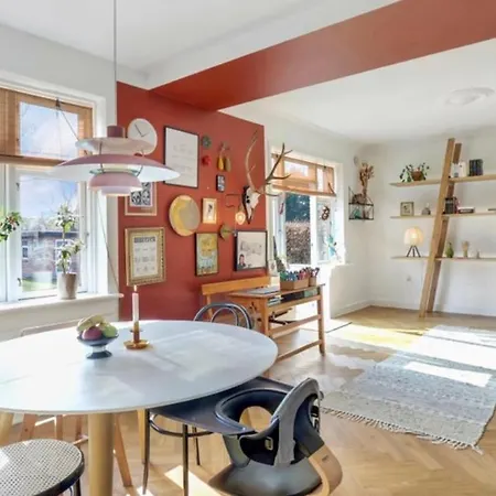 I Herning, 200 Meter Fra Gågaden Herning